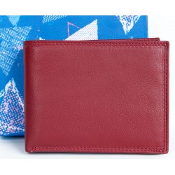 Kvalitní červená peněženka z měkké kůže bez značek a nápisů