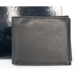 Kožená peněženka z měkké pravé kůže bez značek a nápisů