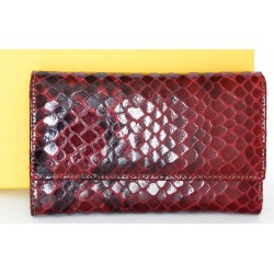 Luxusní červená peněženka z hovězí kůže s povrchovou úpravou jako hadí