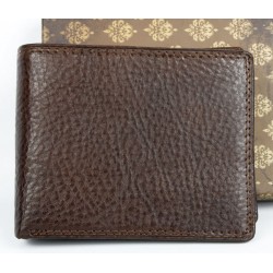 Hnědá kožená peněženka z pevné kůže bez nápisů a značek