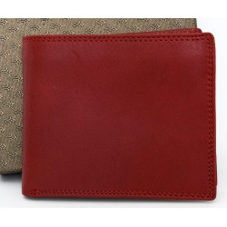 Kvalitní červená peněženka z pevné kůže bez značek a nápisů